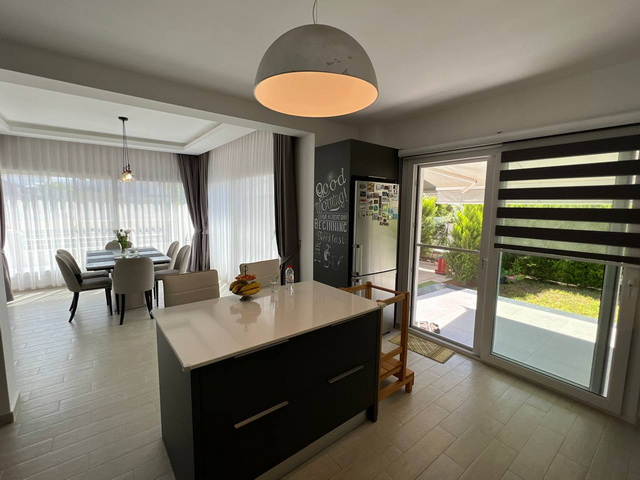 4 Seasons Salamis 5+2 Villa 012