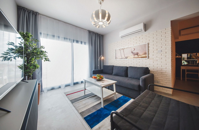 Caesar Blue Studio with niche 004