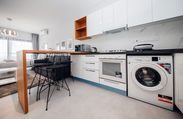 Caesar Blue Studio 010